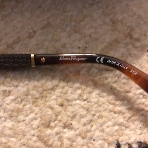 Salvatore ferragamo sunglasses - Picture 4 of 8